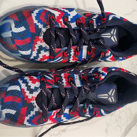 Nike Kobe 9 Basketball Shoes - Picture 4 of 7